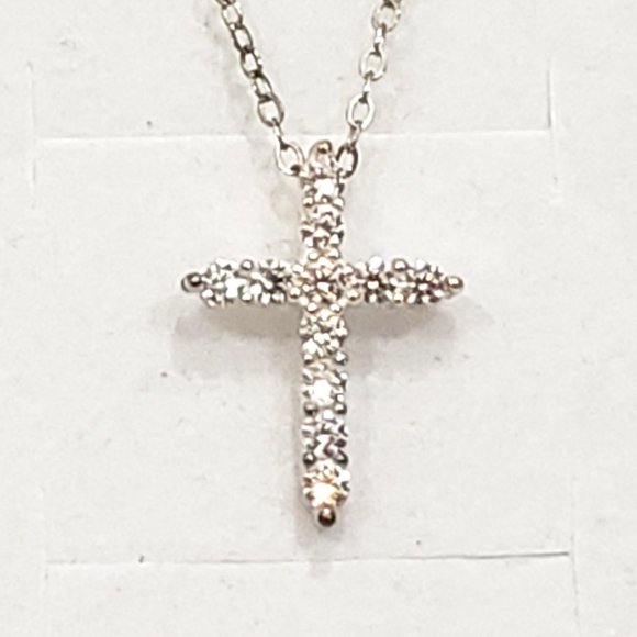 Cubic Zirconia Cross pendant set in 925 Sterling Silver w/18in 925 Sterlingchain - Picture 1 of 5